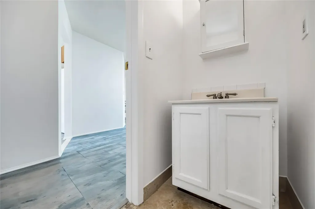 3 Peacock Path Coram NY 11727