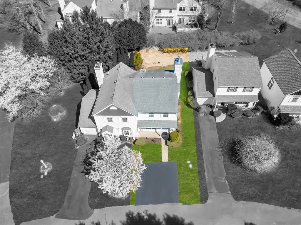 3 Peacock Path Coram NY 11727