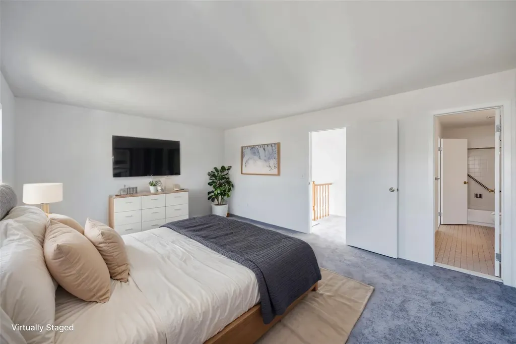 3 Peacock Path Coram NY 11727