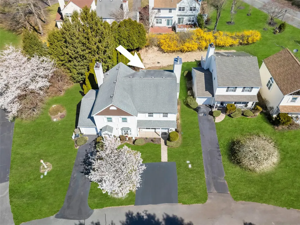 3 Peacock Path Coram NY 11727