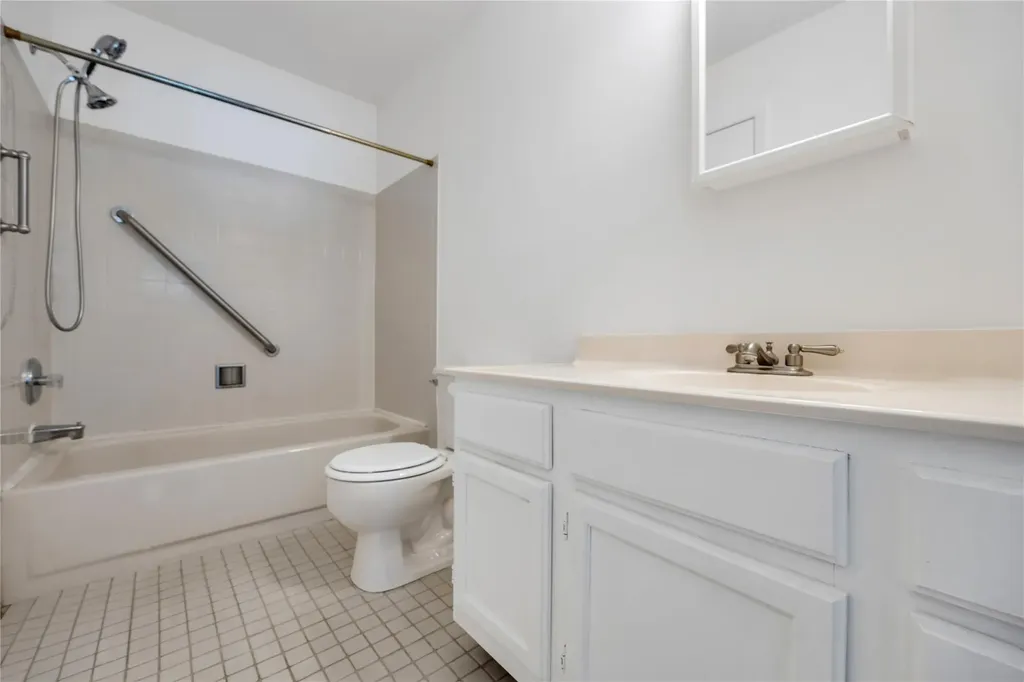 3 Peacock Path Coram NY 11727