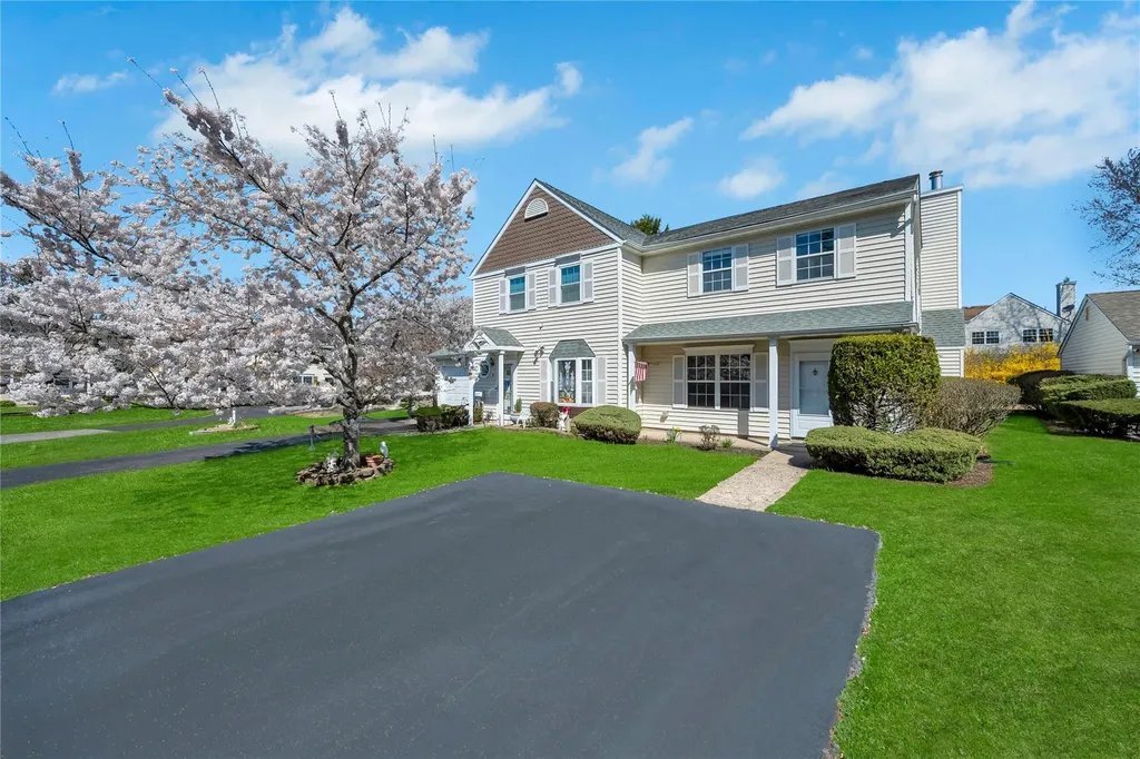 3 Peacock Path Coram NY 11727
