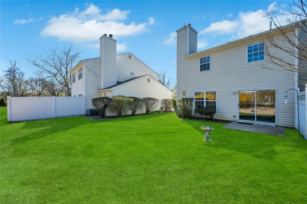 3 Peacock Path Coram NY 11727