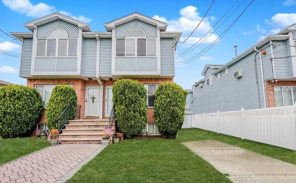 32 Kelly Boulevard Staten Island NY 10314