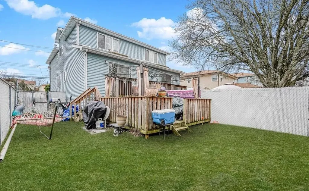 32 Kelly Boulevard Staten Island NY 10314