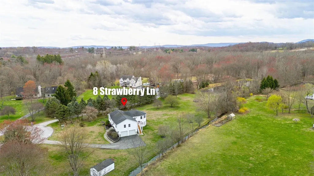 8 Strawberry Lane Poughkeepsie NY 12603