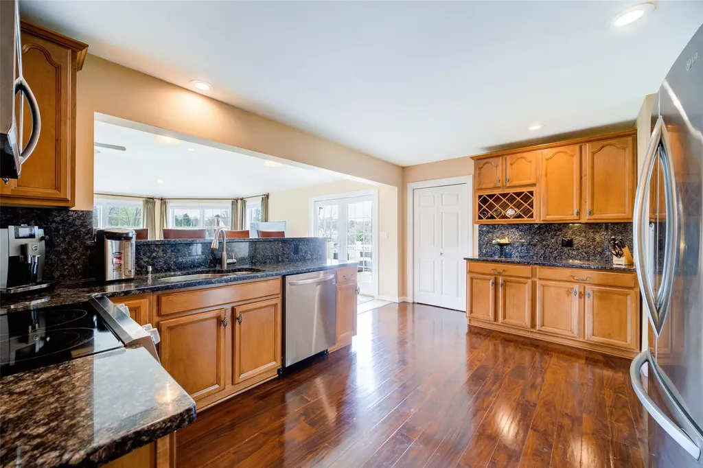 8 Strawberry Lane Poughkeepsie NY 12603