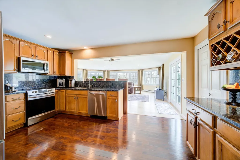 8 Strawberry Lane Poughkeepsie NY 12603