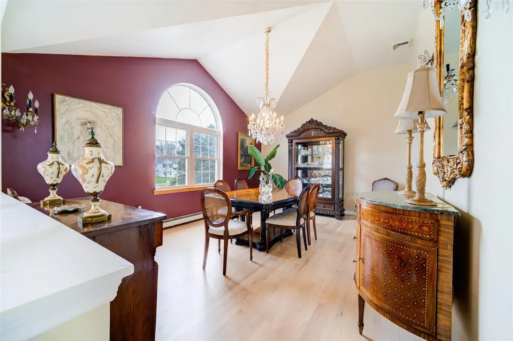 8 Strawberry Lane Poughkeepsie NY 12603