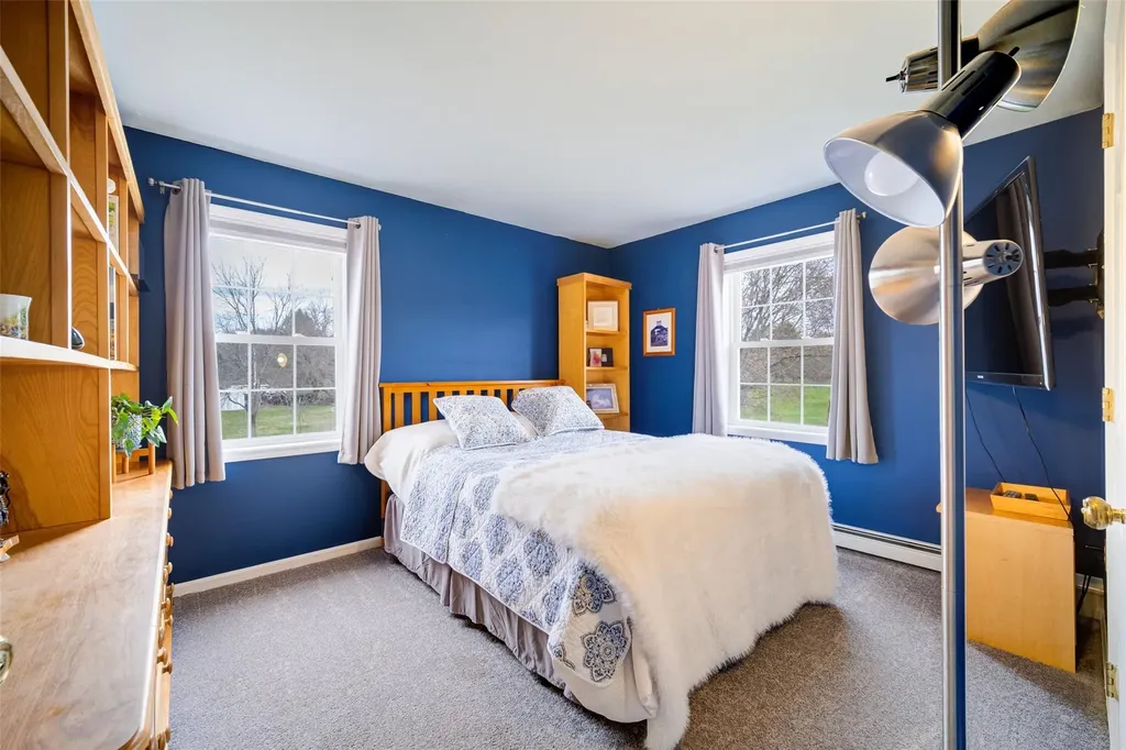 8 Strawberry Lane Poughkeepsie NY 12603