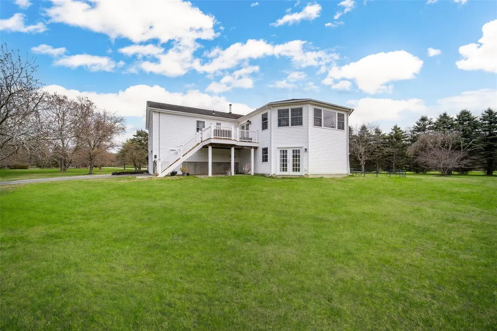 8 Strawberry Lane Poughkeepsie NY 12603