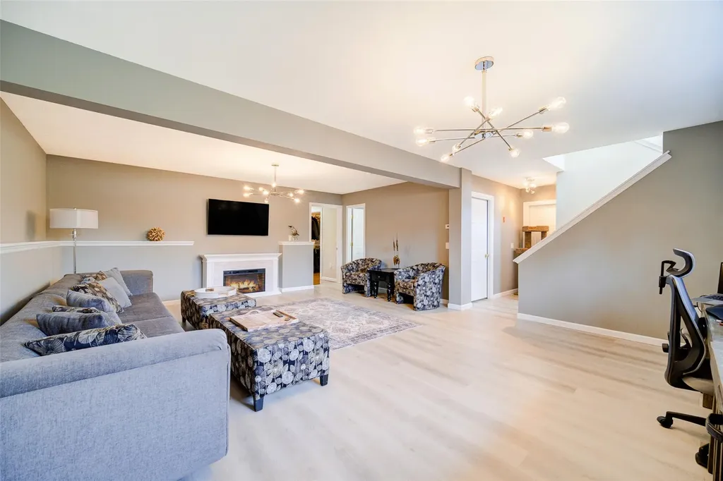 8 Strawberry Lane Poughkeepsie NY 12603
