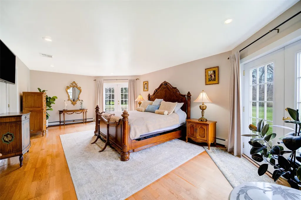 8 Strawberry Lane Poughkeepsie NY 12603