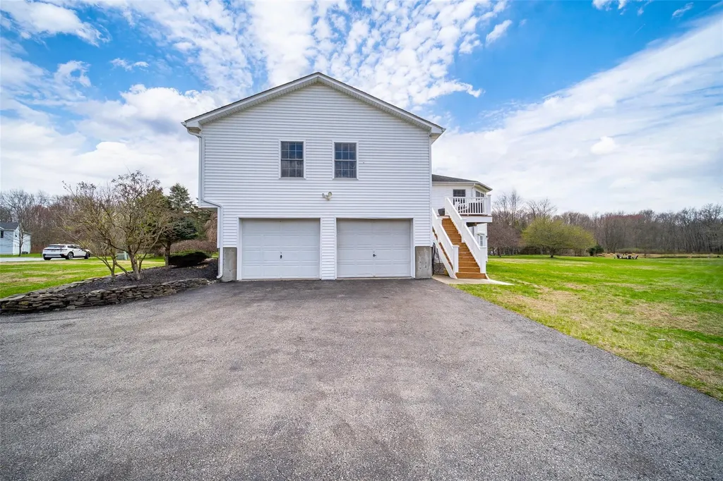 8 Strawberry Lane Poughkeepsie NY 12603