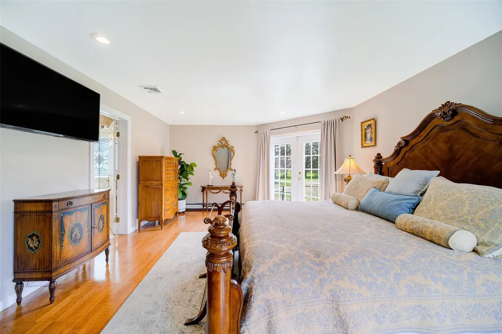 8 Strawberry Lane Poughkeepsie NY 12603