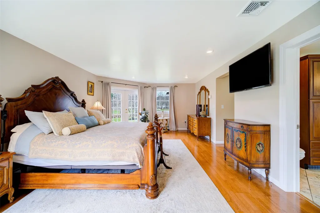 8 Strawberry Lane Poughkeepsie NY 12603