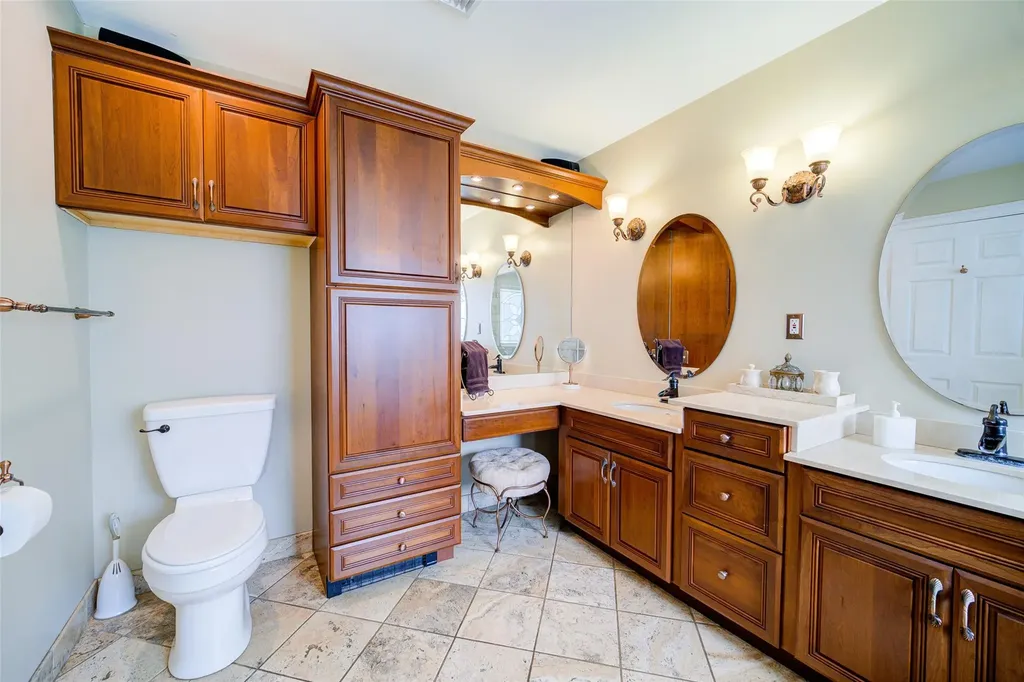 8 Strawberry Lane Poughkeepsie NY 12603