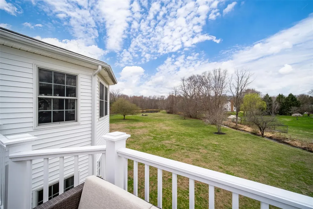 8 Strawberry Lane Poughkeepsie NY 12603