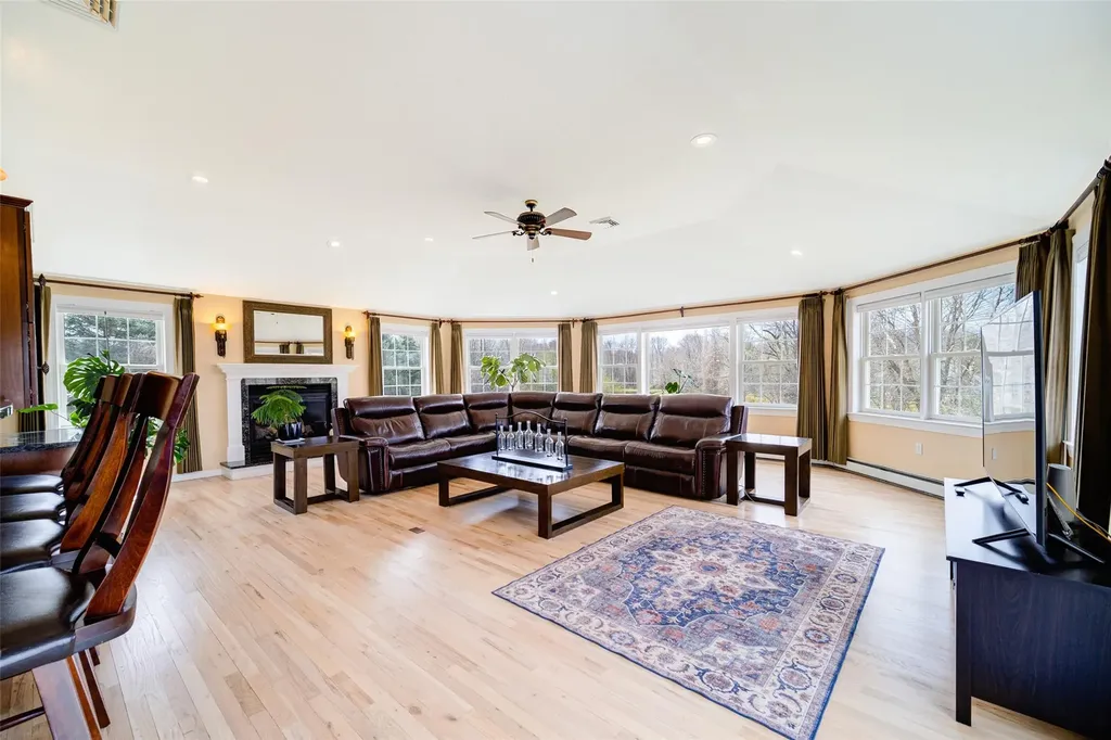 8 Strawberry Lane Poughkeepsie NY 12603