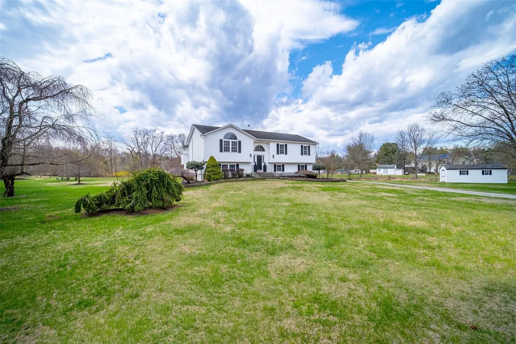 8 Strawberry Lane Poughkeepsie NY 12603