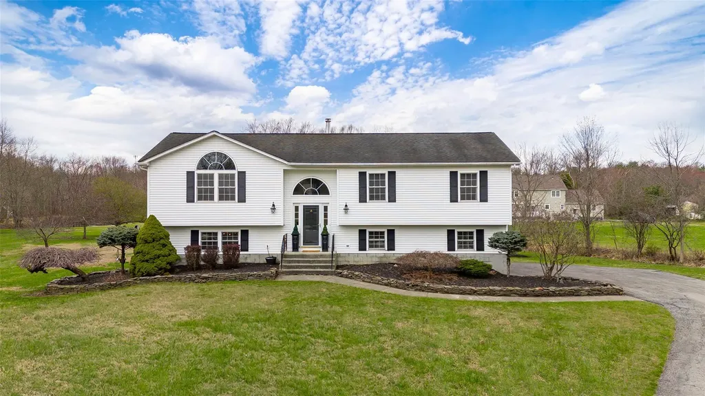 8 Strawberry Lane Poughkeepsie NY 12603