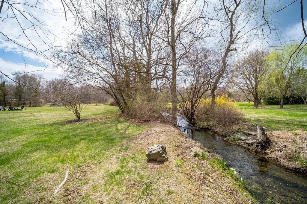 8 Strawberry Lane Poughkeepsie NY 12603