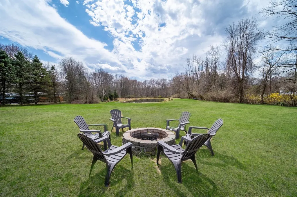 8 Strawberry Lane Poughkeepsie NY 12603