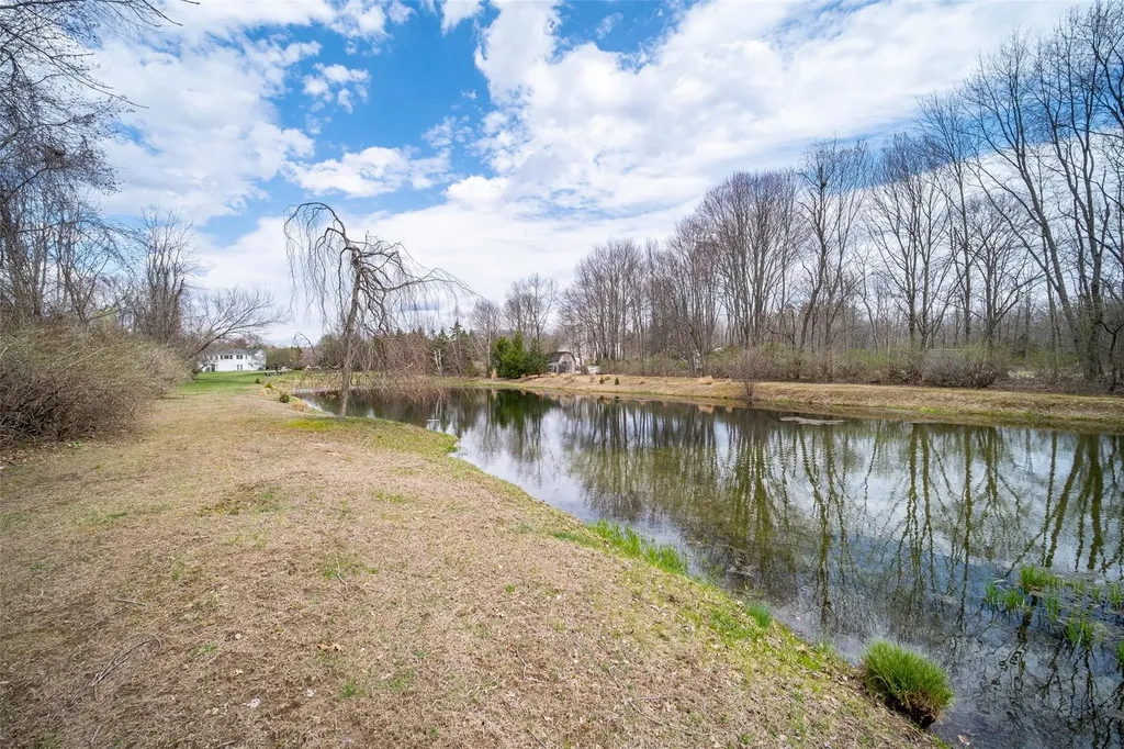 8 Strawberry Lane Poughkeepsie NY 12603
