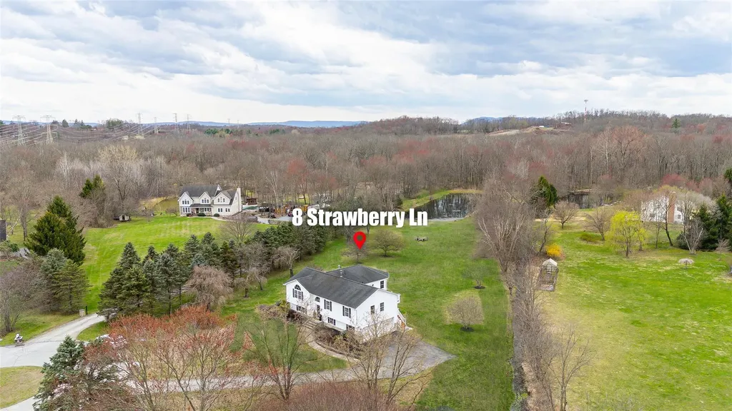 8 Strawberry Lane Poughkeepsie NY 12603
