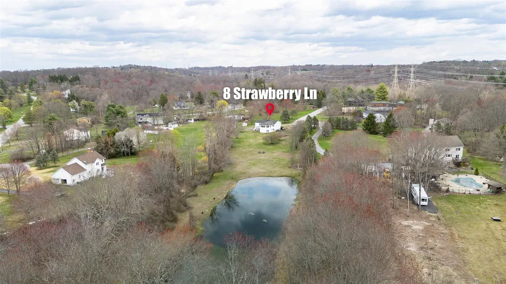 8 Strawberry Lane Poughkeepsie NY 12603