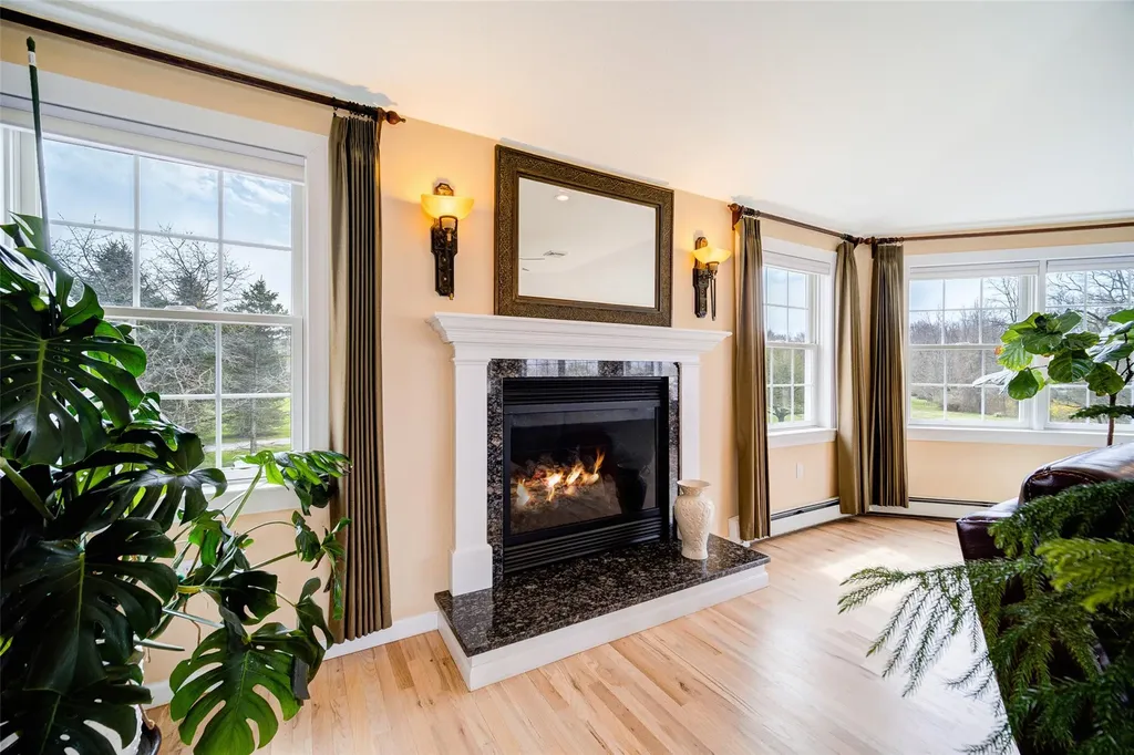 8 Strawberry Lane Poughkeepsie NY 12603