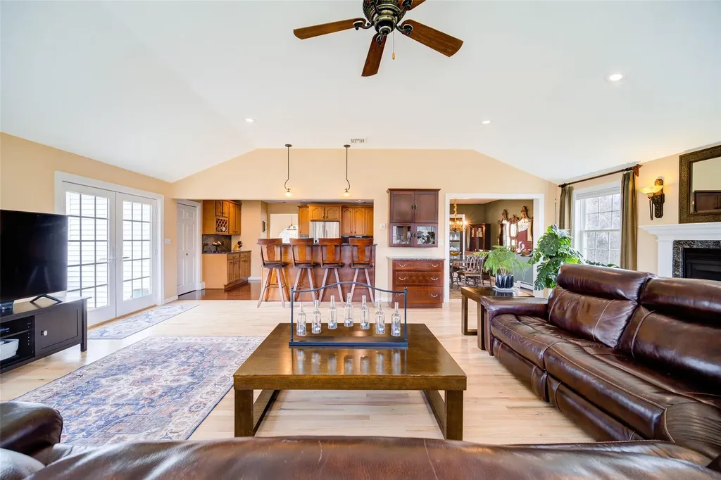 8 Strawberry Lane Poughkeepsie NY 12603