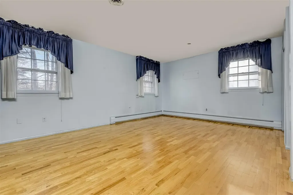 33 Dawn Lane Airmont NY 10901