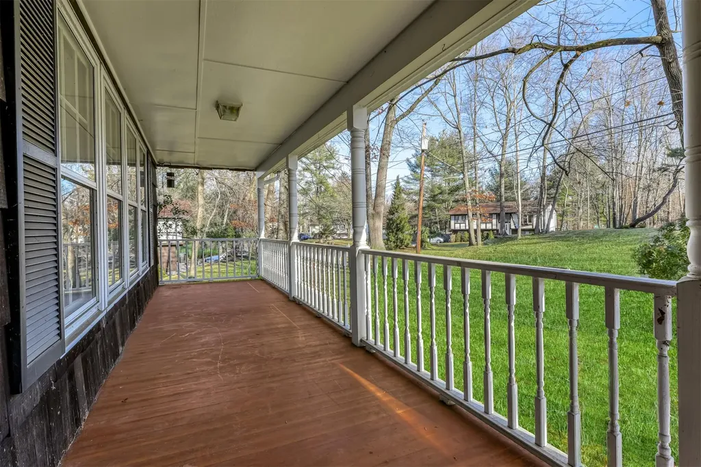 33 Dawn Lane Airmont NY 10901