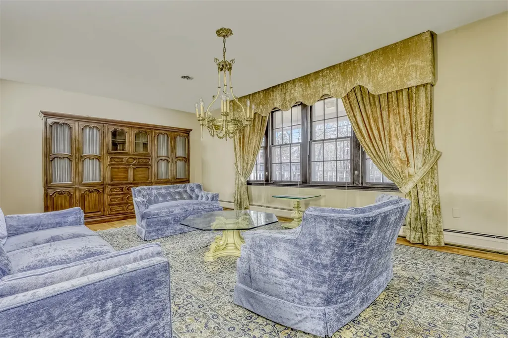 33 Dawn Lane Airmont NY 10901