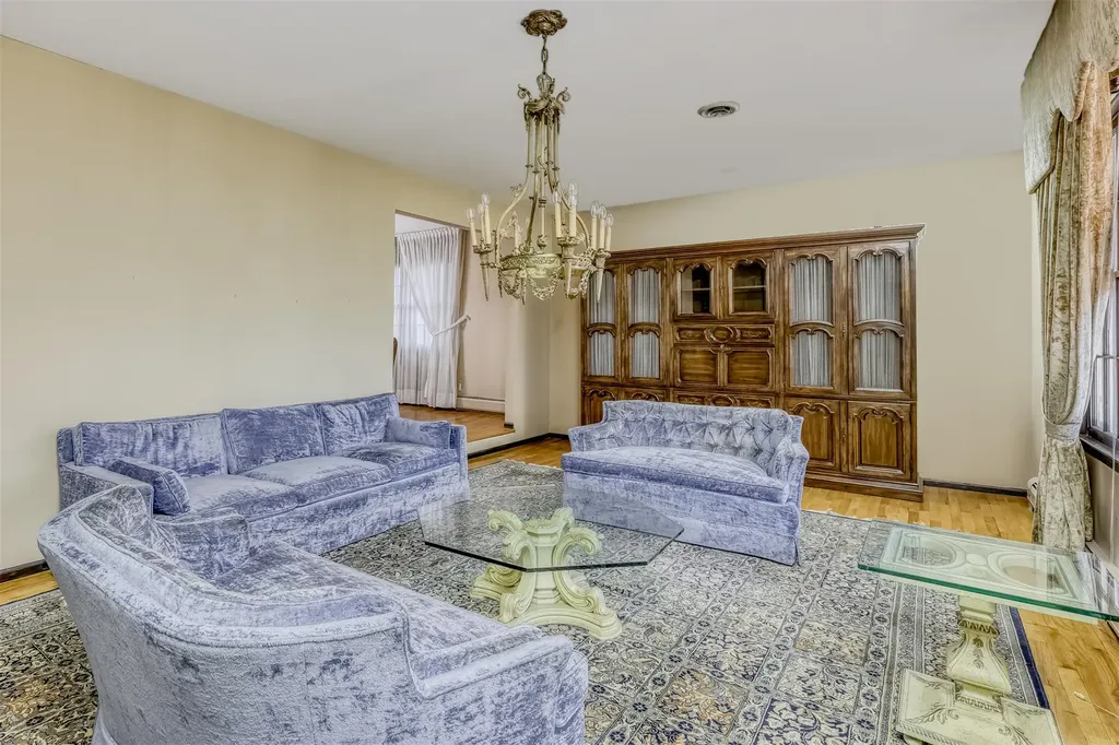 33 Dawn Lane Airmont NY 10901