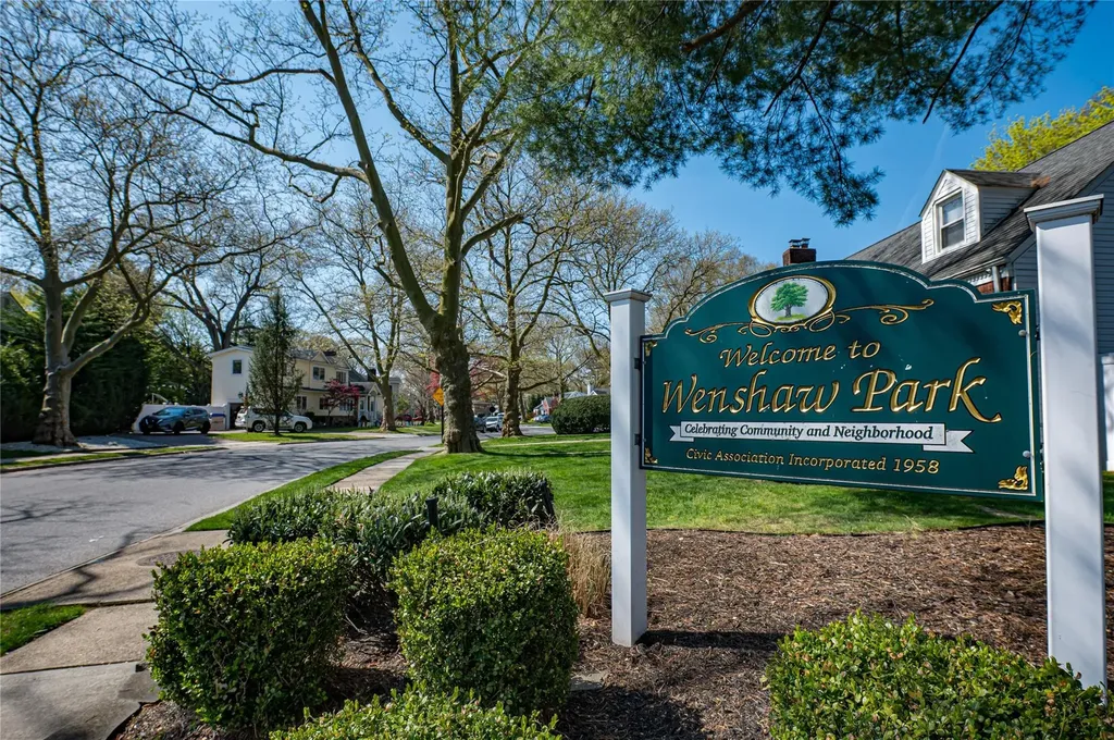 11 Earl Drive Merrick NY 11566