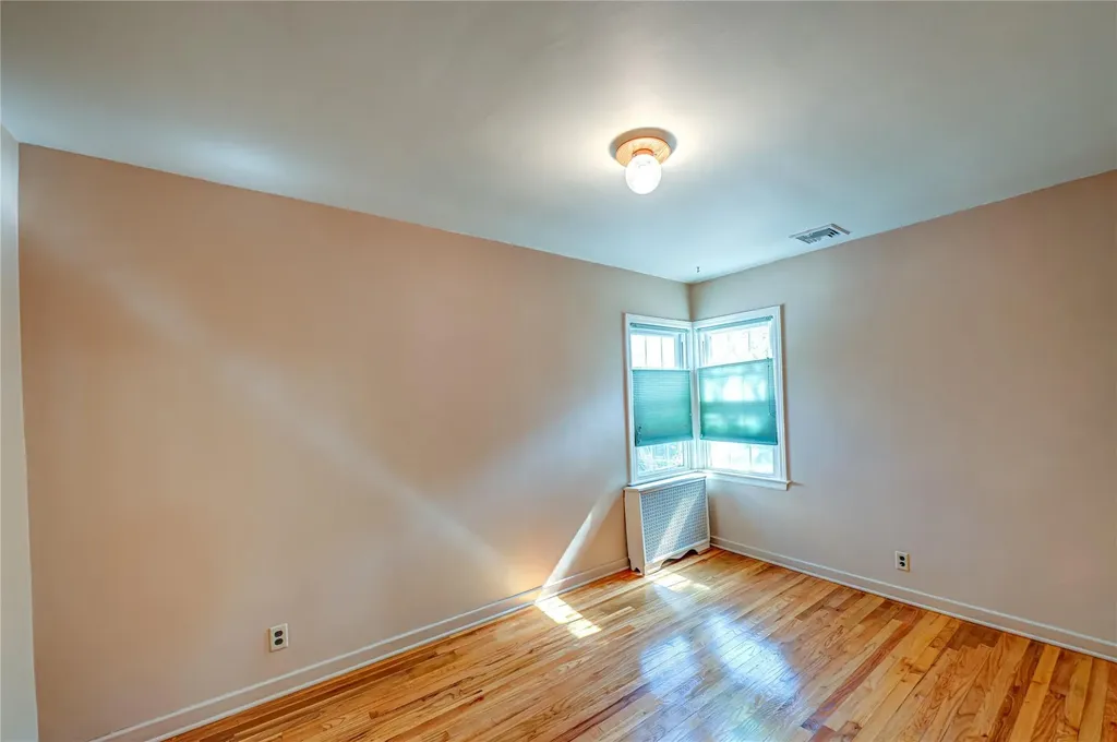 11 Earl Drive Merrick NY 11566