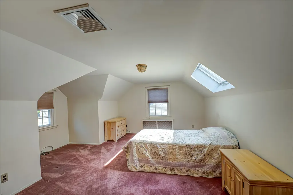 11 Earl Drive Merrick NY 11566