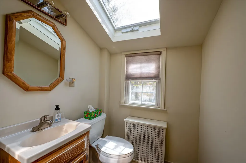 11 Earl Drive Merrick NY 11566