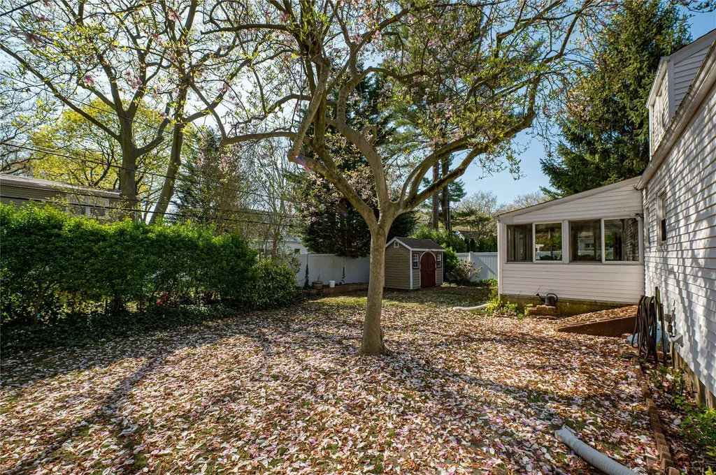 11 Earl Drive Merrick NY 11566