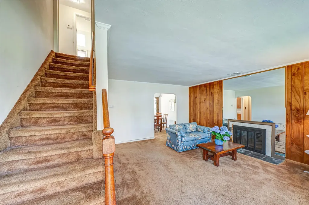11 Earl Drive Merrick NY 11566