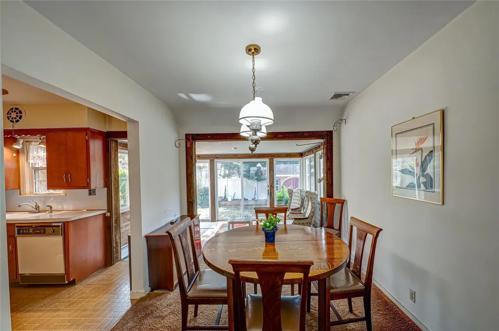 11 Earl Drive Merrick NY 11566