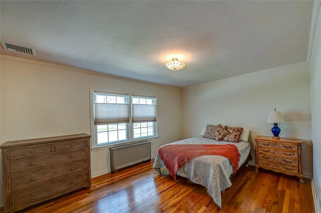 11 Earl Drive Merrick NY 11566