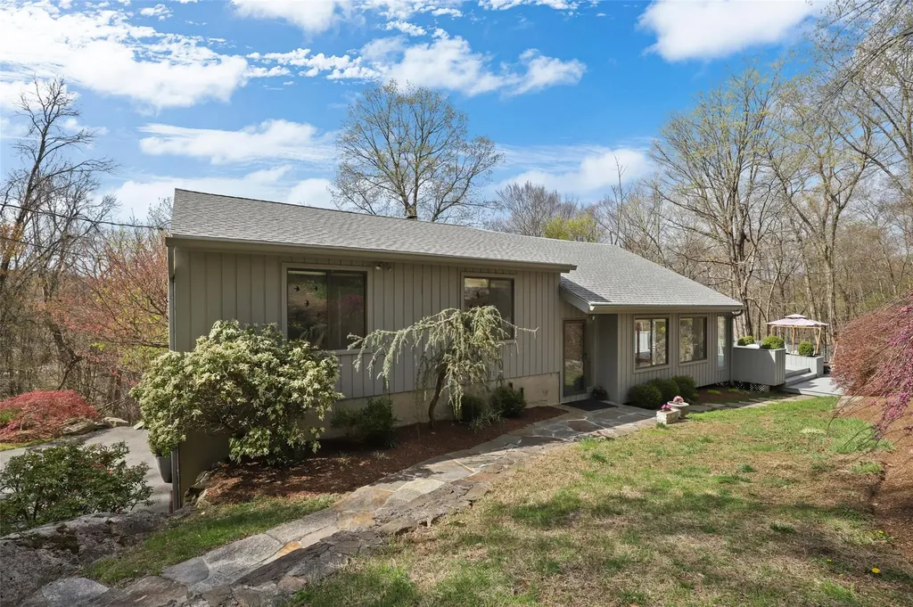 6 Manor Drive Goldens Bridge NY 10526