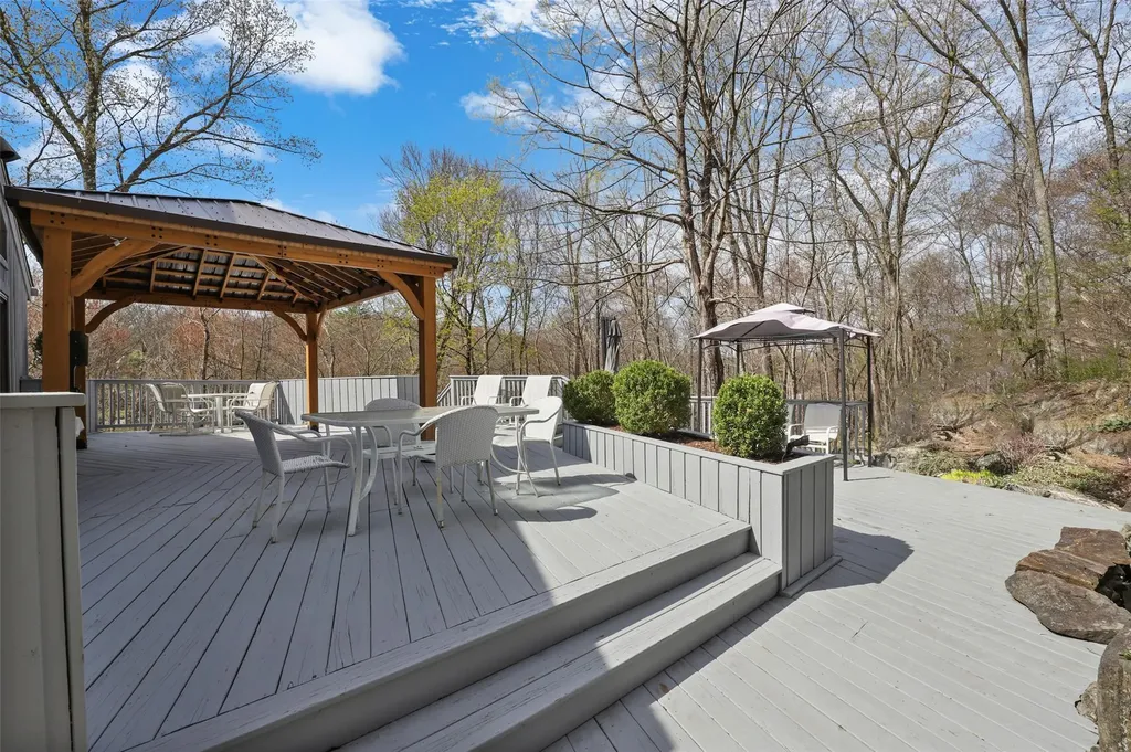 6 Manor Drive Goldens Bridge NY 10526