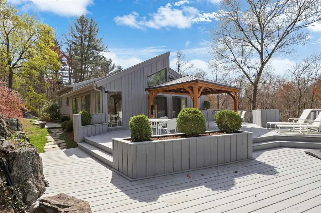 6 Manor Drive Goldens Bridge NY 10526