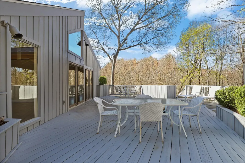 6 Manor Drive Goldens Bridge NY 10526