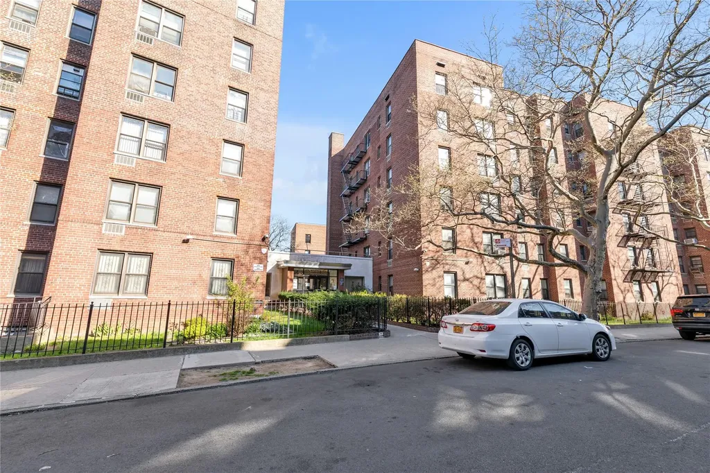 141-05 Pershing Crescent Briarwood NY 11435