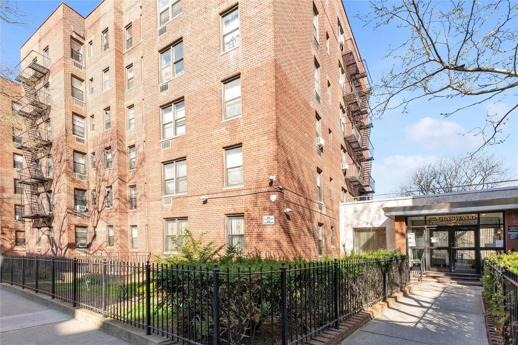 141-05 Pershing Crescent Briarwood NY 11435